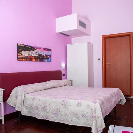 Palazzo Carafa Della Spina Room And Apartment Nápoles Exterior foto