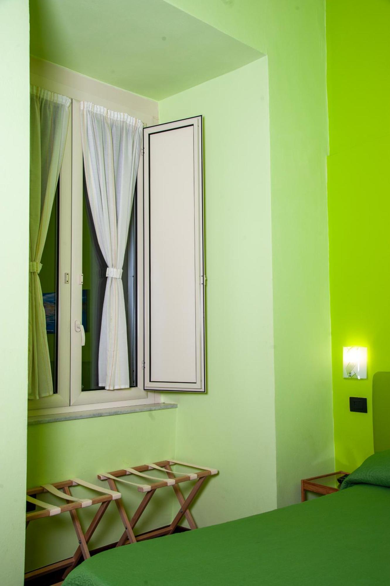 Palazzo Carafa Della Spina Room And Apartment Nápoles Exterior foto