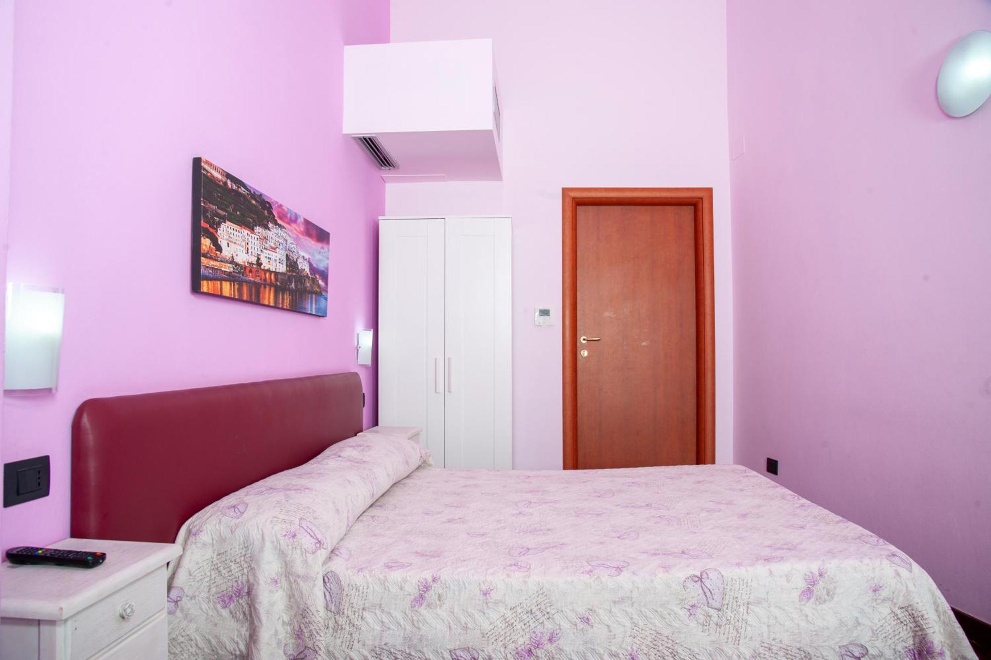 Palazzo Carafa Della Spina Room And Apartment Nápoles Exterior foto