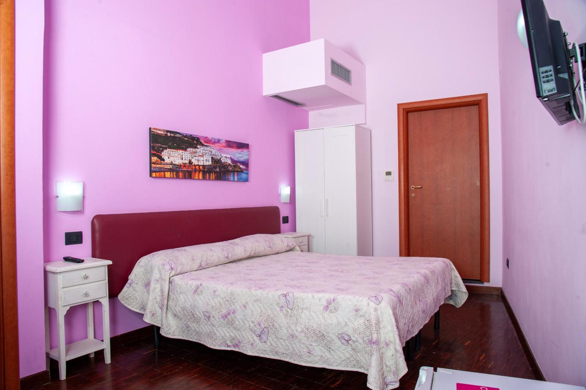 Palazzo Carafa Della Spina Room And Apartment Nápoles Exterior foto