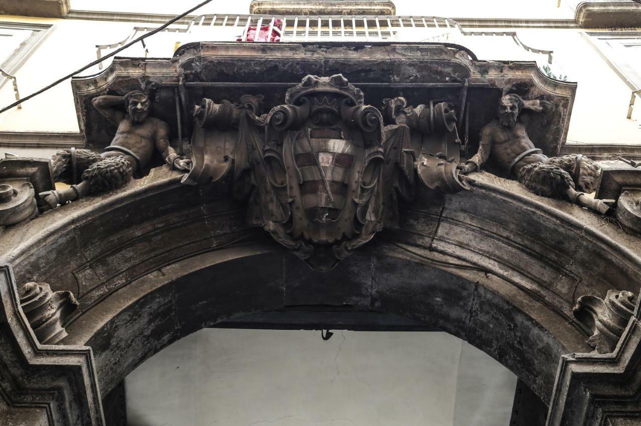 Palazzo Carafa Della Spina Room And Apartment Nápoles Exterior foto